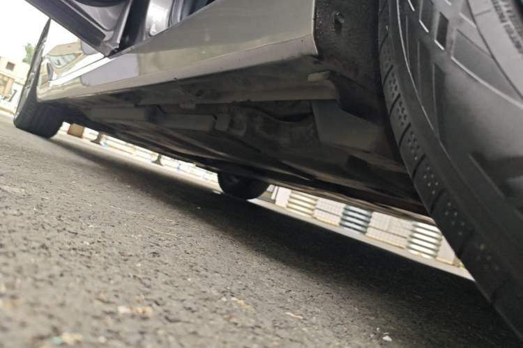 Used Toyota Avalon 2019 Dual-Engine 2.5L Luxury Edition China VI Standard Left Side Sill