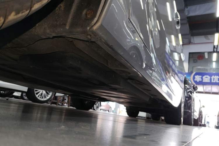 Used Toyota Avalon 2019 2.0L Luxury Edition China VI Standard Left Side Sill