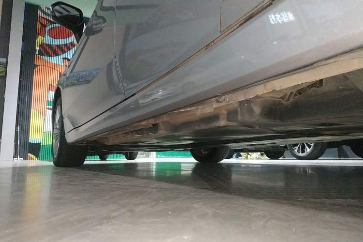Used Toyota Avalon 2019 2.0L Luxury Edition China VI Standard Left Side Sill