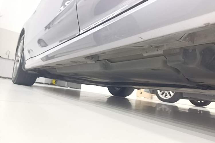 Used Toyota Avalon 2019 Dual-Engine 2.5L Luxury Edition China VI Standard Left Side Sill