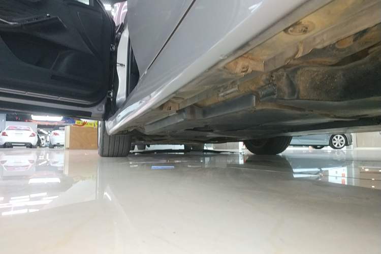 Used Toyota Avalon 2019 Dual-Engine 2.5L XLE Prestige Version China VI Standard Left Side Sill