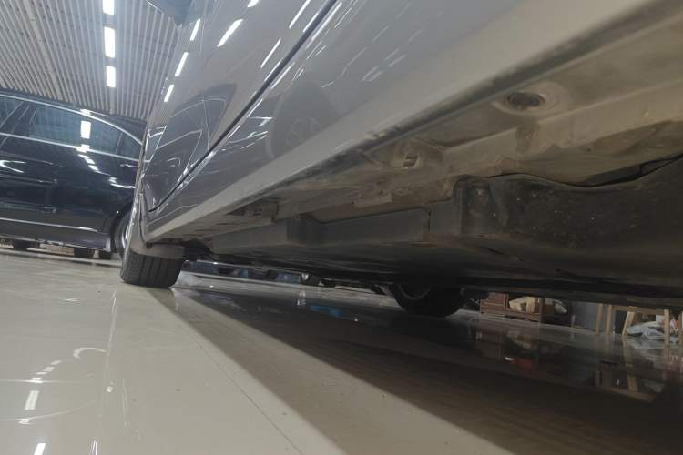 Used Toyota Avalon 2019 Dual-Engine 2.5L Luxury Edition China VI Standard Left Side Sill