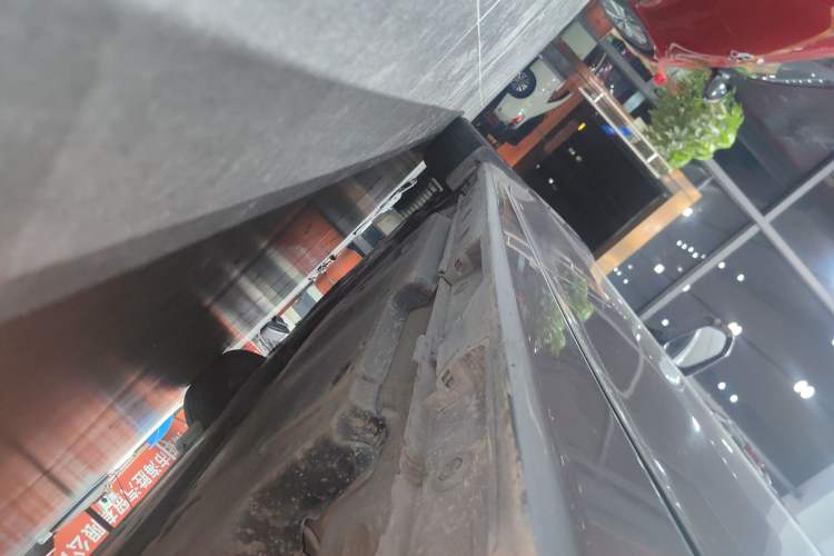 Used Toyota Avalon 2019 2.0L XLE Premium Edition China VI Left Side Sill