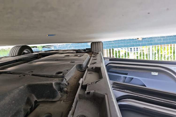 Used Toyota Avalon 2019 2.0L Ambition Edition China VI Left Side Sill