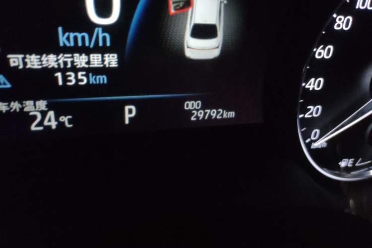 Used Toyota Avalon 2019 2.0L XLE Premium Edition China VI Odometer Close Up