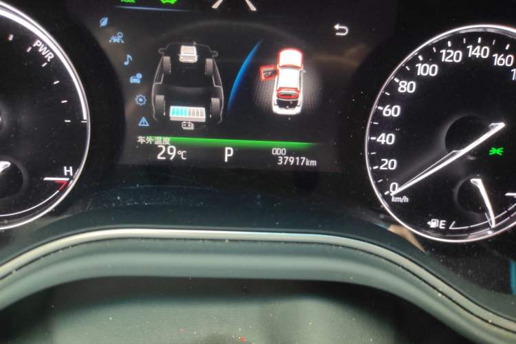Used Toyota Avalon 2019 Dual-Engine 2.5L XLE Prestige Version China VI Standard Odometer Close Up