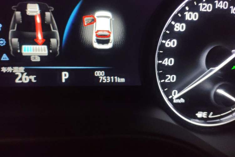 Used Toyota Avalon 2019 Dual-Engine 2.5L XLE Prestige Version China VI Standard Odometer Close Up
