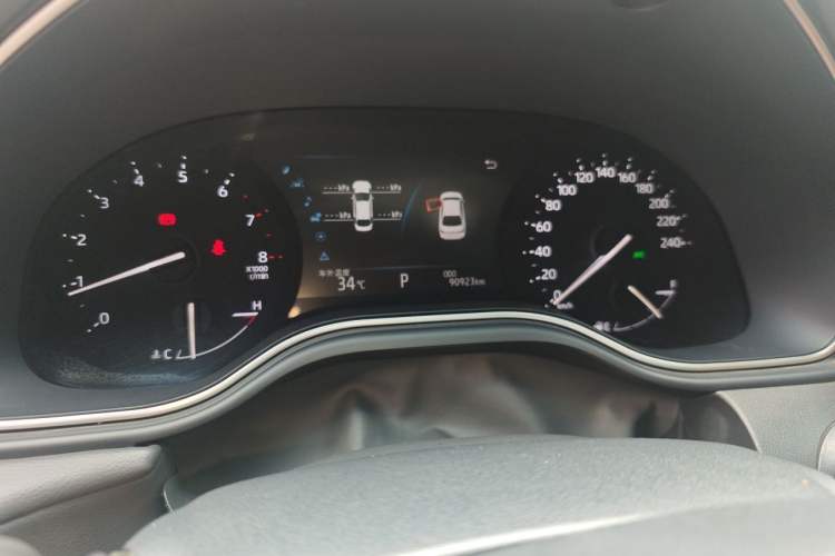 Used Toyota Avalon 2019 2.0L Ambition Edition China VI Odometer Close Up