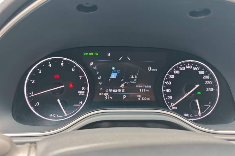 Used Toyota Avalon 2019 2.0L XLE Premium Edition China VI Odometer Close Up