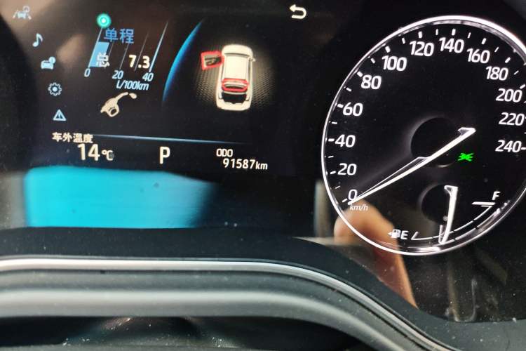 Used Toyota Avalon 2019 2.0L XLE Premium Edition China VI Odometer Close Up