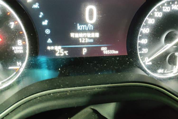 Used Toyota Avalon 2019 2.0L XLE Premium Edition China VI Odometer Close Up