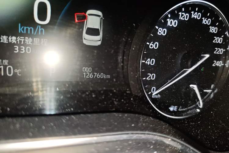 Used Toyota Avalon 2019 2.0L XLE Premium Edition China VI Odometer Close Up