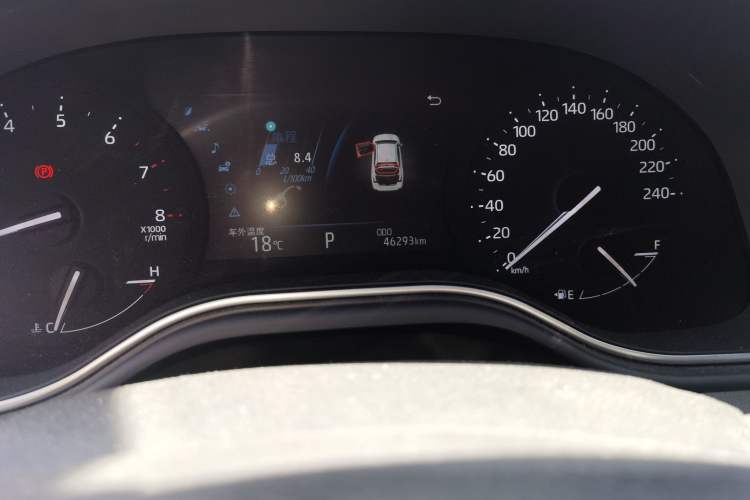 Used Toyota Avalon 2019 2.0L Ambition Edition China VI Odometer Close Up