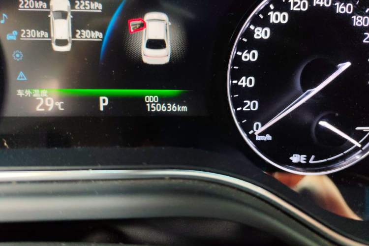 Used Toyota Avalon 2019 Dual-Engine 2.5L XLE Prestige Version China VI Standard Odometer Close Up