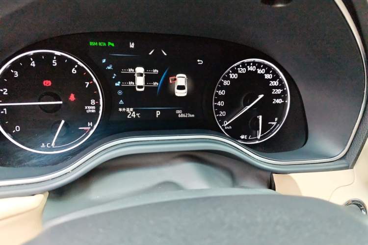 Used Toyota Avalon 2019 2.5L Touring Premium Version China VI Standard Odometer Close Up