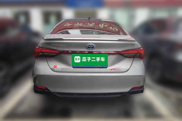 Used Toyota Avalon 2019 Dual-Engine 2.5L XLE Prestige Version China VI Standard Rear