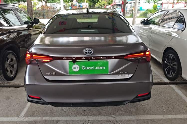 Used Toyota Avalon 2019 Dual-Engine 2.5L XLE Prestige Version China VI Standard Rear