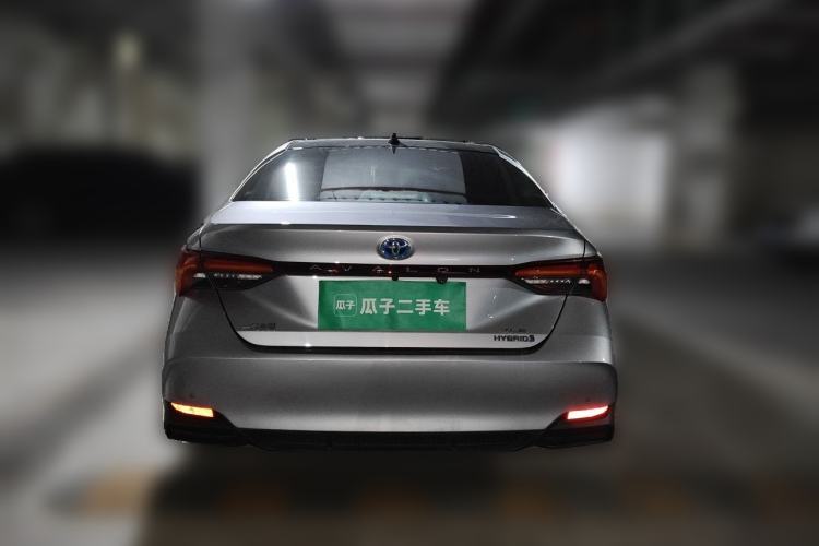 Used Toyota Avalon 2019 Dual-Engine 2.5L XLE Prestige Version China VI Standard Rear