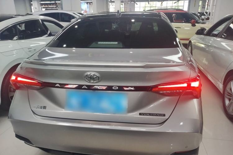 Used Toyota Avalon 2019 2.5L Touring Premium Version China VI Standard Rear
