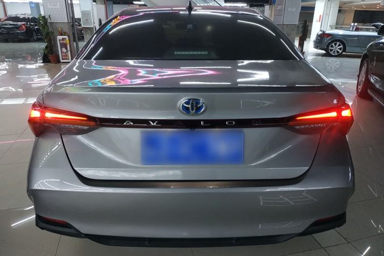 Used Toyota Avalon 2019 Dual-Engine 2.5L XLE Prestige Version China VI Standard Rear