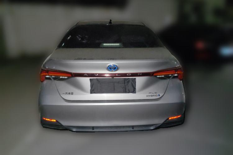 Used Toyota Avalon 2019 Dual-Engine 2.5L XLE Prestige Version China VI Standard Rear