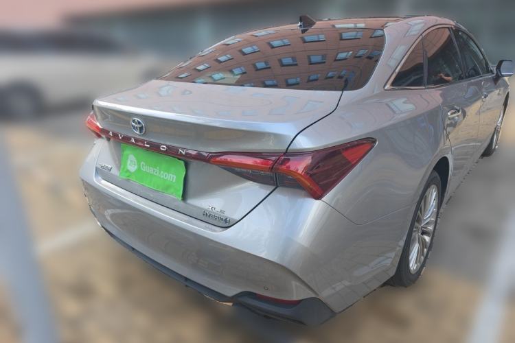 Used Toyota Avalon 2019 Dual-Engine 2.5L XLE Prestige Version China VI Standard Rear