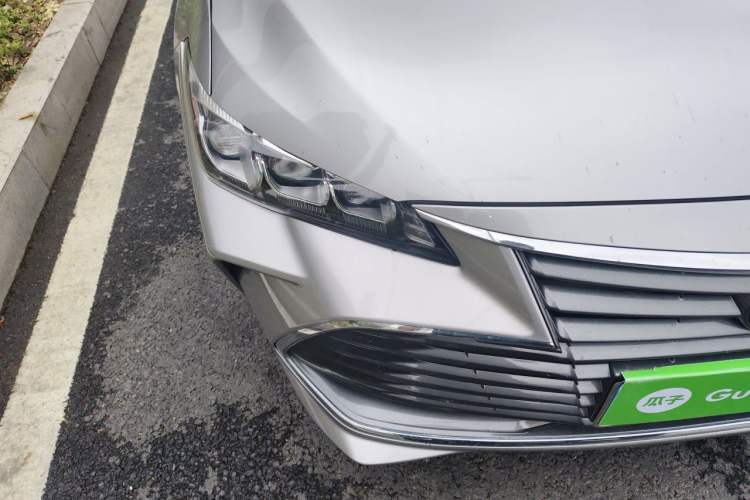 Used Toyota Avalon 2019 Dual-Engine 2.5L Luxury Edition China VI Standard Right Front Headlight