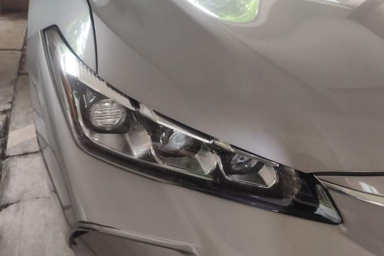 Used Toyota Avalon 2019 Dual-Engine 2.5L Luxury Edition China VI Standard Right Front Headlight