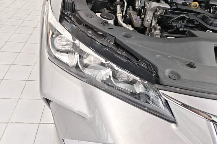 Used Toyota Avalon 2019 2.0L Ambition Edition China VI Right Front Headlight