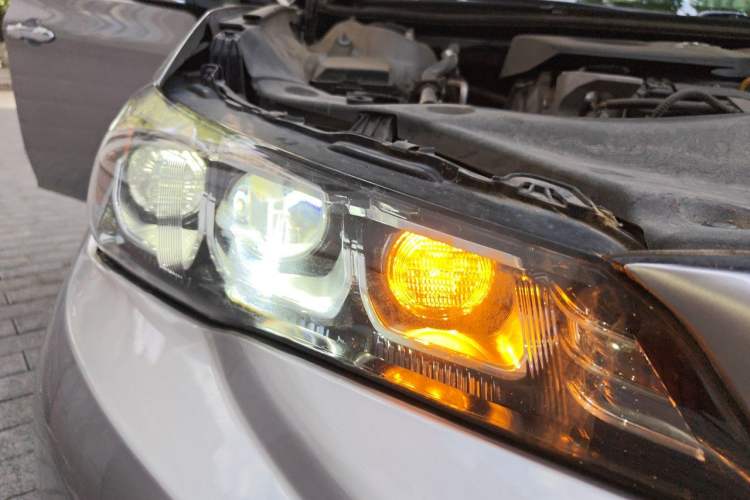 Used Toyota Avalon 2019 2.0L Luxury Edition China VI Standard Right Front Headlight