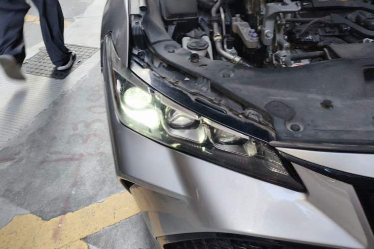 Used Toyota Avalon 2019 2.0L Luxury Edition China VI Standard Right Front Headlight