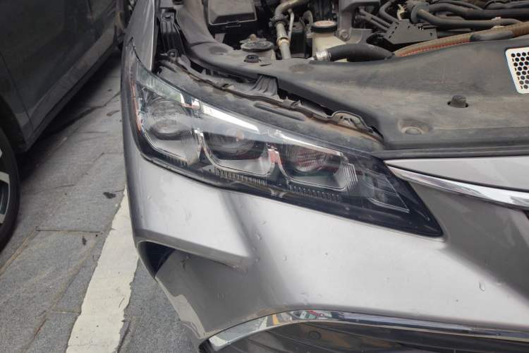 Used Toyota Avalon 2019 Dual-Engine 2.5L XLE Prestige Version China VI Standard Right Front Headlight