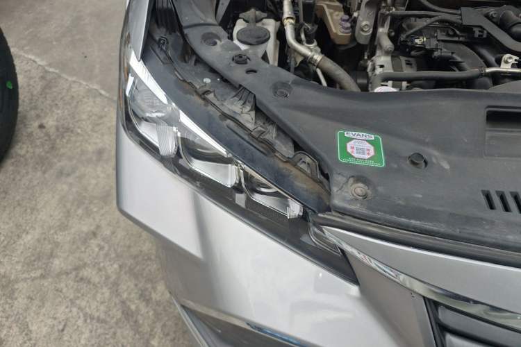 Used Toyota Avalon 2019 2.0L Ambition Edition China VI Right Front Headlight
