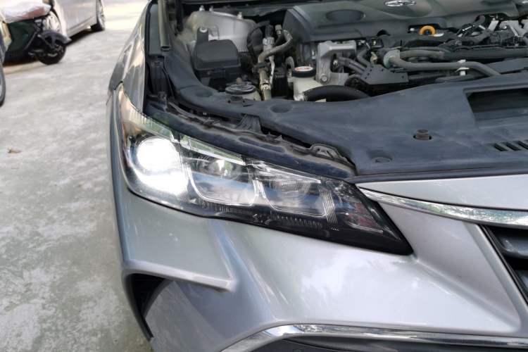 Used Toyota Avalon 2019 Dual-Engine 2.5L XLE Prestige Version China VI Standard Right Front Headlight
