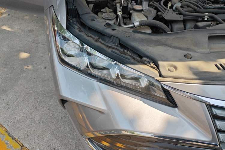 Used Toyota Avalon 2019 Dual-Engine 2.5L XLE Prestige Version China VI Standard Right Front Headlight