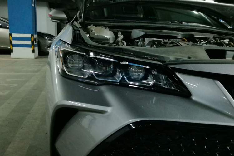 Used Toyota Avalon 2019 2.0L Luxury Edition China VI Standard Right Front Headlight