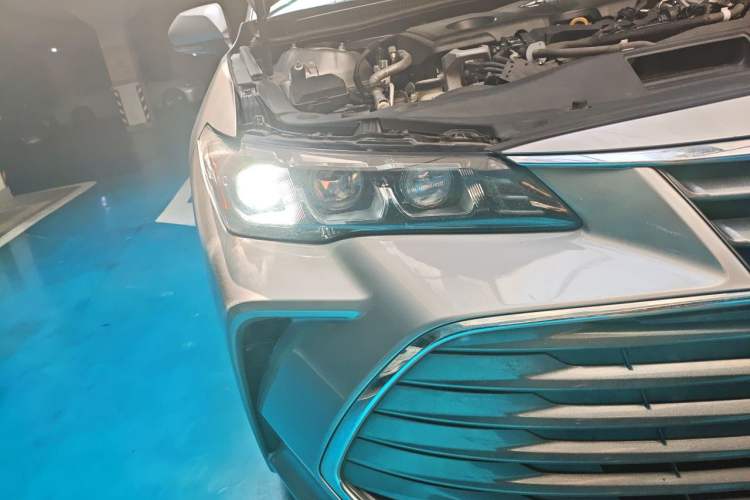Used Toyota Avalon 2019 Dual-Engine 2.5L Luxury Edition China VI Standard Right Front Headlight