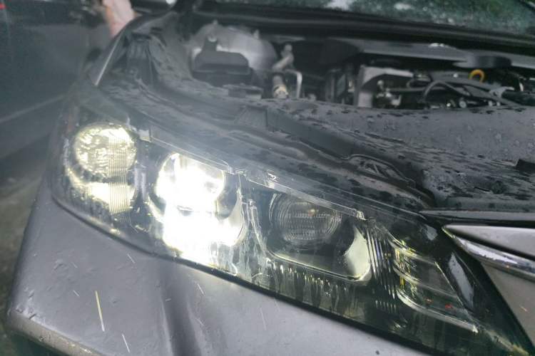 Used Toyota Avalon 2019 2.0L Luxury Edition China VI Standard Right Front Headlight