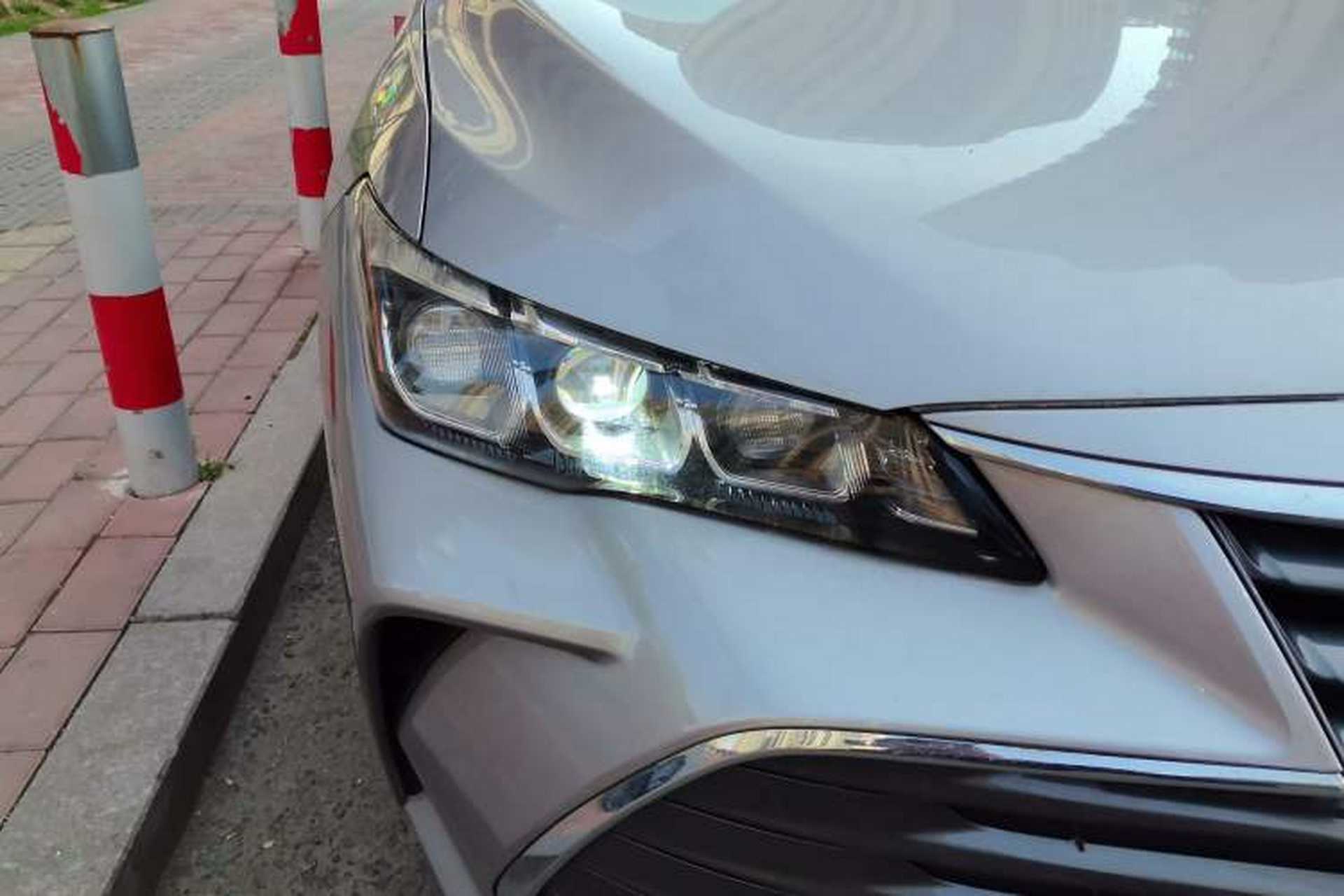 Used Toyota Avalon 2019 2.0L XLE Premium Edition China VI Right Front Headlight