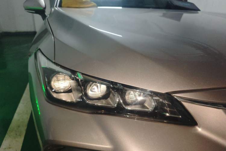 Used Toyota Avalon 2019 Dual-Engine 2.5L Luxury Edition China VI Standard Right Front Headlight