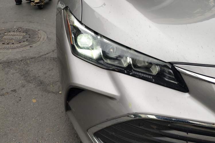 Used Toyota Avalon 2019 Dual-Engine 2.5L XLE Prestige Version China VI Standard Right Front Headlight