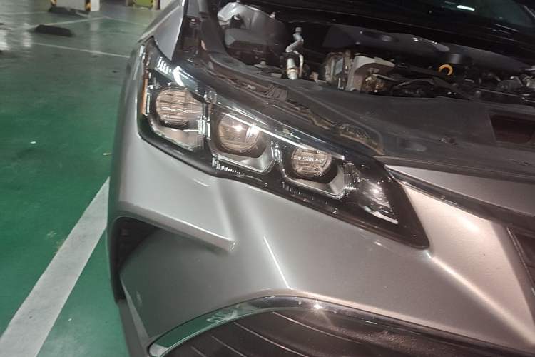 Used Toyota Avalon 2019 2.0L Luxury Edition China VI Standard Right Front Headlight