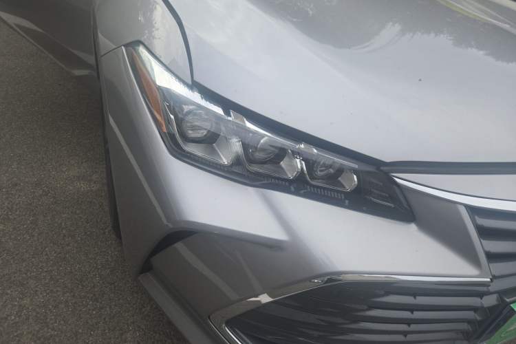 Used Toyota Avalon 2019 2.5L Touring Premium Version China VI Standard Right Front Headlight