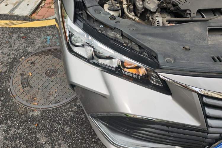 Used Toyota Avalon 2019 2.5L Touring Premium Version China VI Standard Right Front Headlight