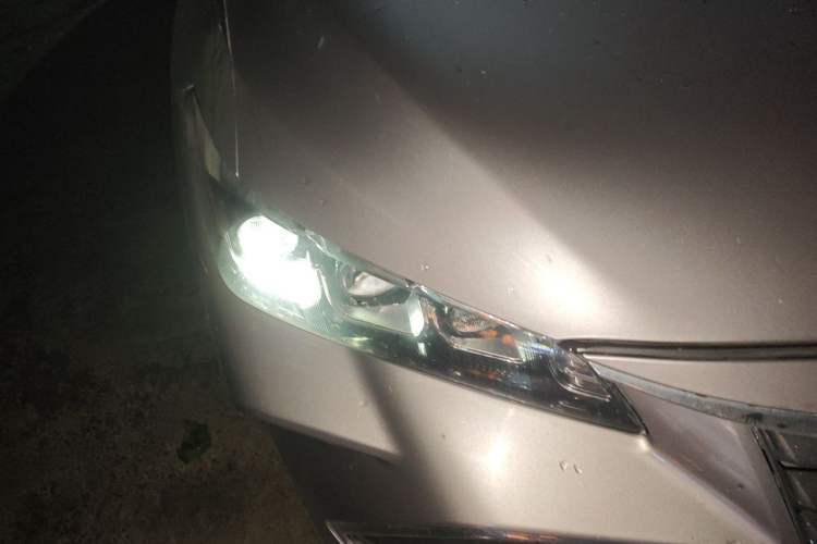 Used Toyota Avalon 2019 Dual-Engine 2.5L Luxury Edition China VI Standard Right Front Headlight