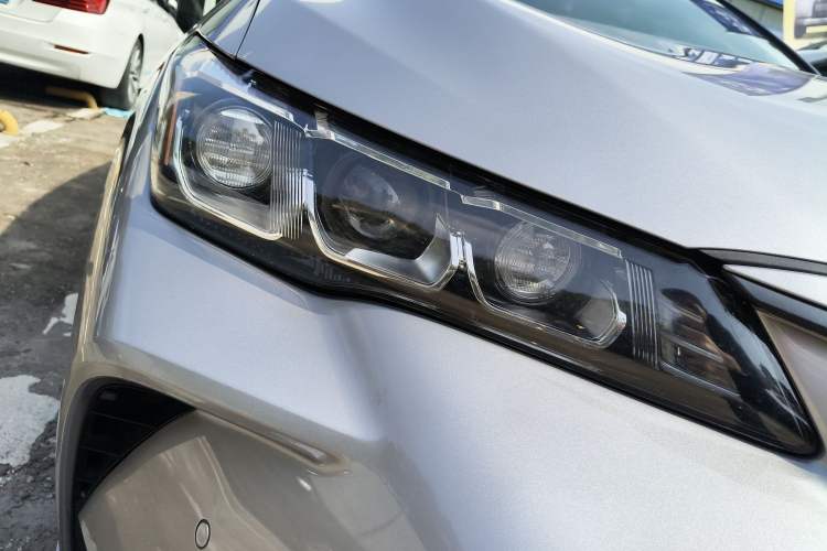 Used Toyota Avalon 2019 2.0L Luxury Edition China VI Standard Right Front Headlight