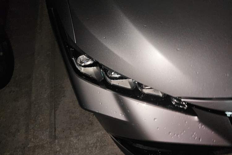 Used Toyota Avalon 2019 Dual-Engine 2.5L XLE Prestige Version China VI Standard Right Front Headlight