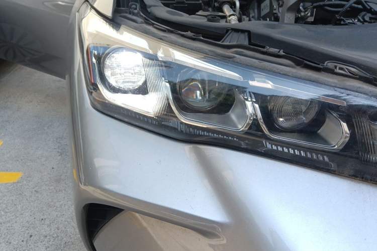 Used Toyota Avalon 2019 2.0L Luxury Edition China VI Standard Right Front Headlight