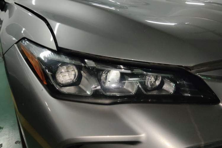 Used Toyota Avalon 2019 Dual-Engine 2.5L Limited Flagship Edition China V Standard Right Front Headlight