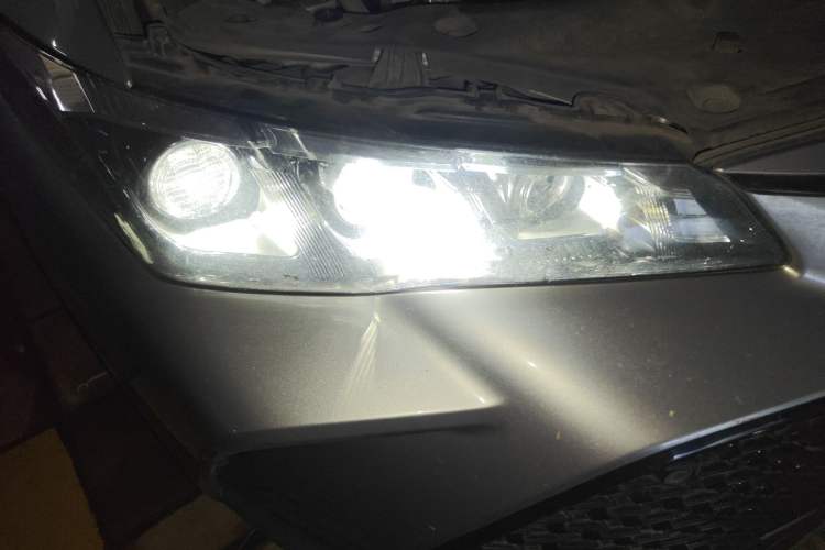 Used Toyota Avalon 2019 Dual-Engine 2.5L XLE Prestige Version China VI Standard Right Front Headlight